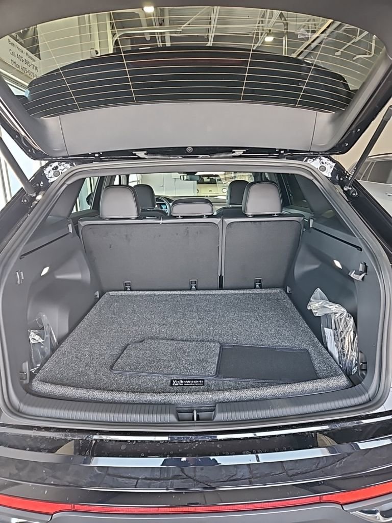 New 2026 Volkswagen Atlas Cross Sport SE image 19