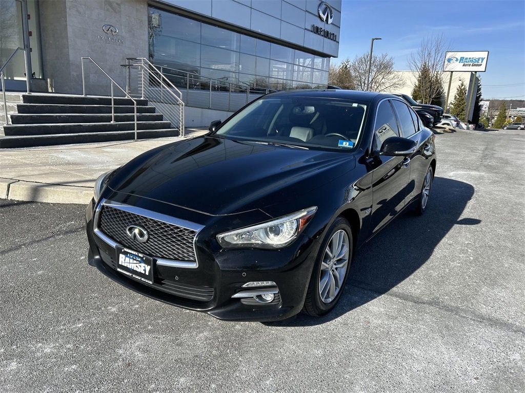 Used 2017 INFINITI Q50 3.0t Premium w/ Driver Assistance Package image 4