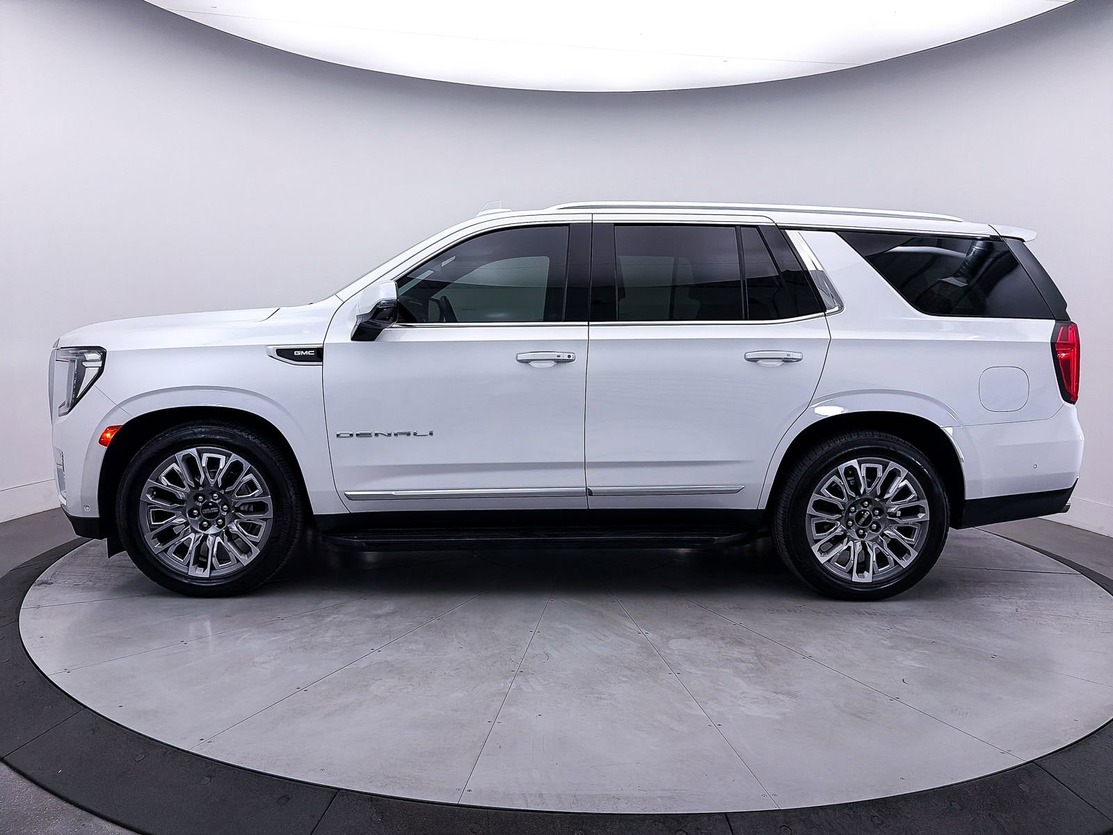 Used 2024 GMC Yukon Denali w/ Advanced Technology Package AWD/4WD image 47