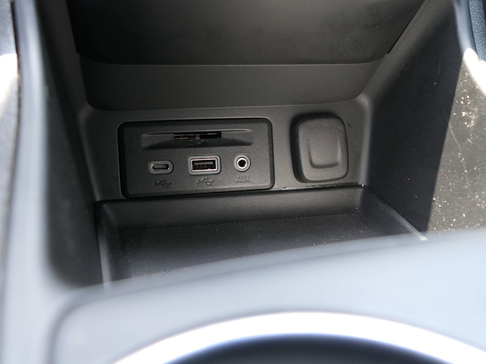 Used 2022 GMC Terrain SLT w/ Tech Package FWD image 21