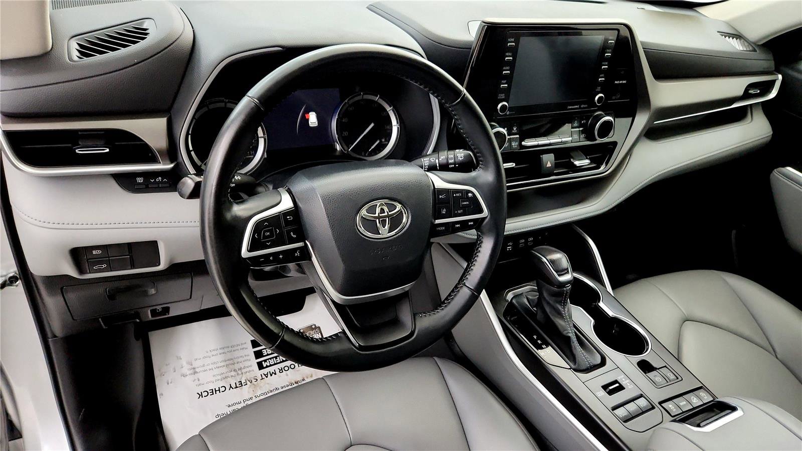 Used 2022 Toyota Highlander XLE image 25