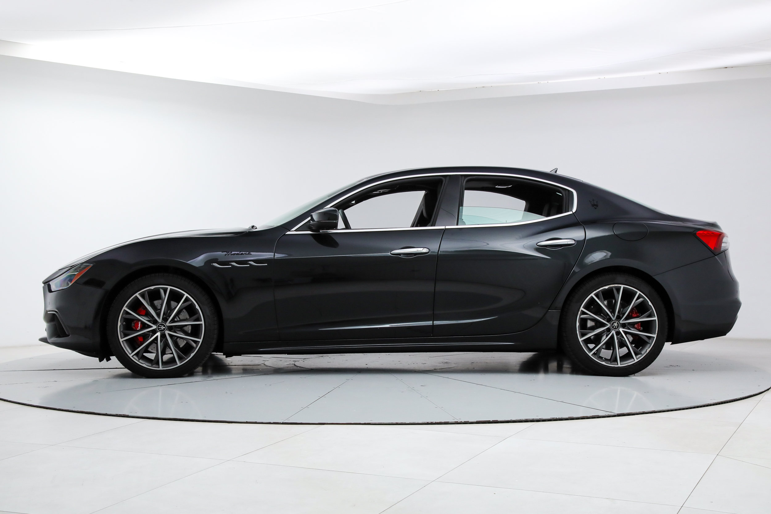 Certified 2023 Maserati Ghibli Modena RWD image 2