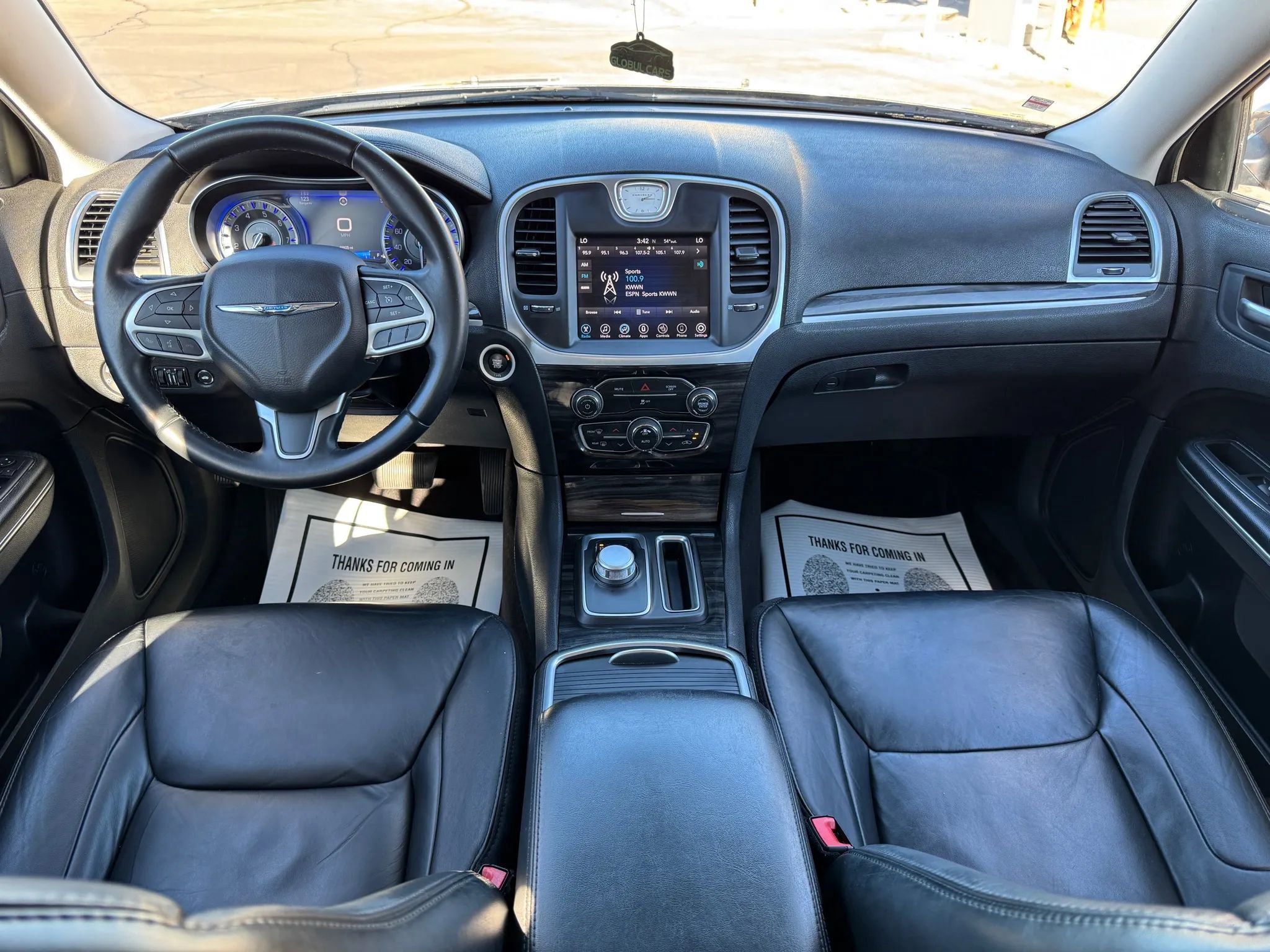 Used 2017 Chrysler 300 Limited image 19