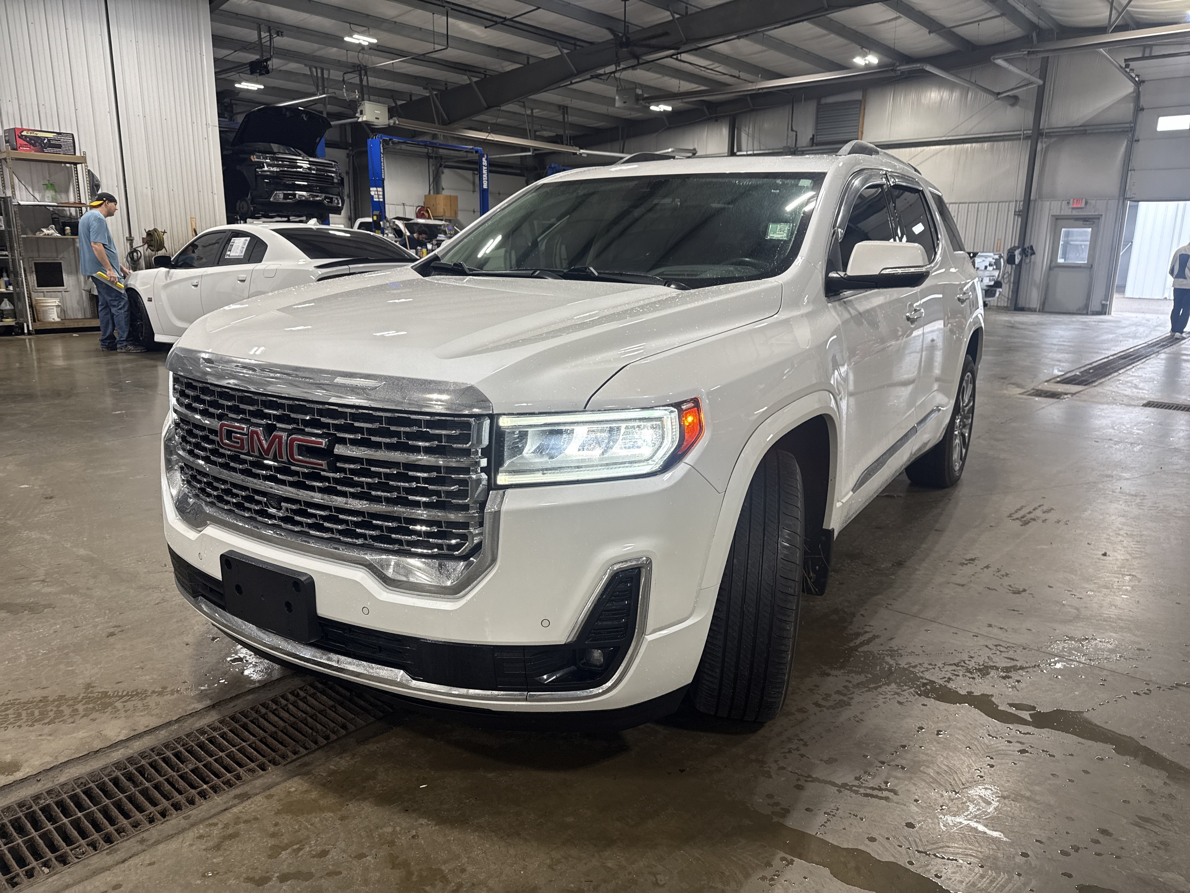 Used 2022 GMC Acadia Denali w/ GMC Pro Grade Package AWD/4WD image 6
