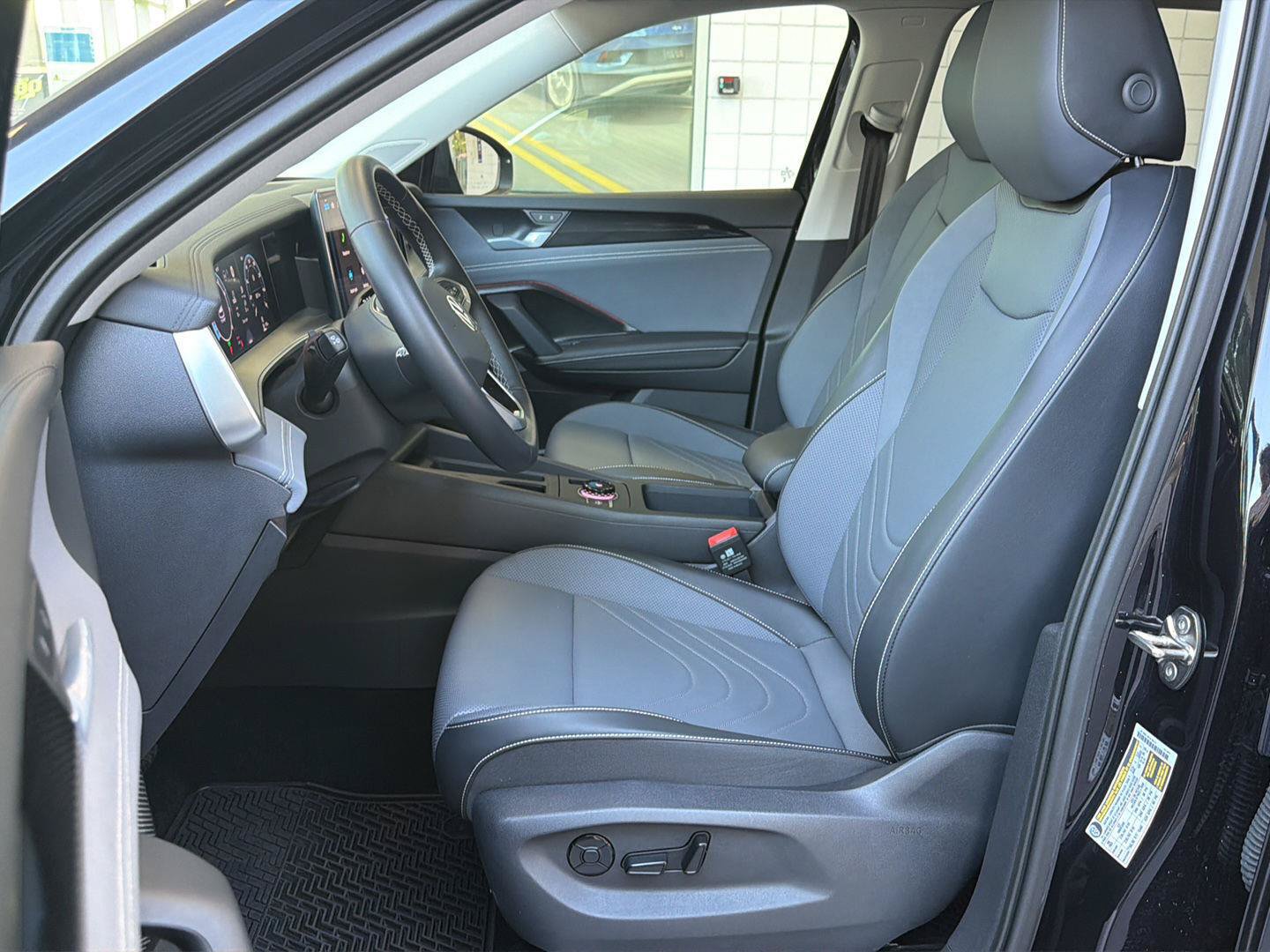 Certified 2026 Volkswagen Tiguan SE w/ Panoramic Sunroof Package FWD image 15