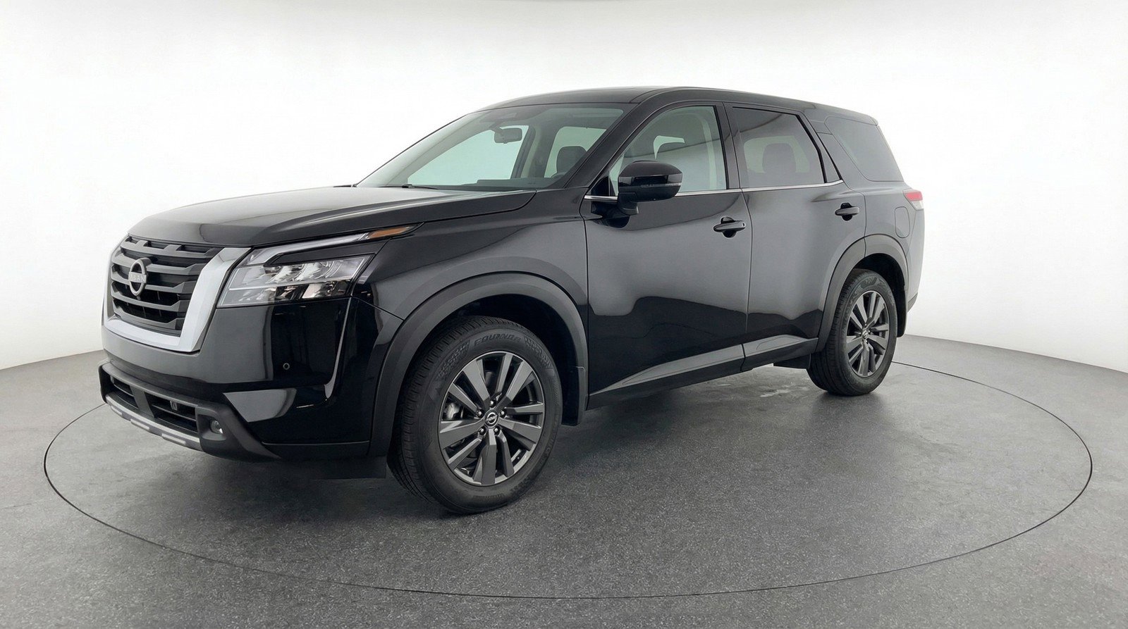 Used 2025 Nissan Pathfinder SV image 3