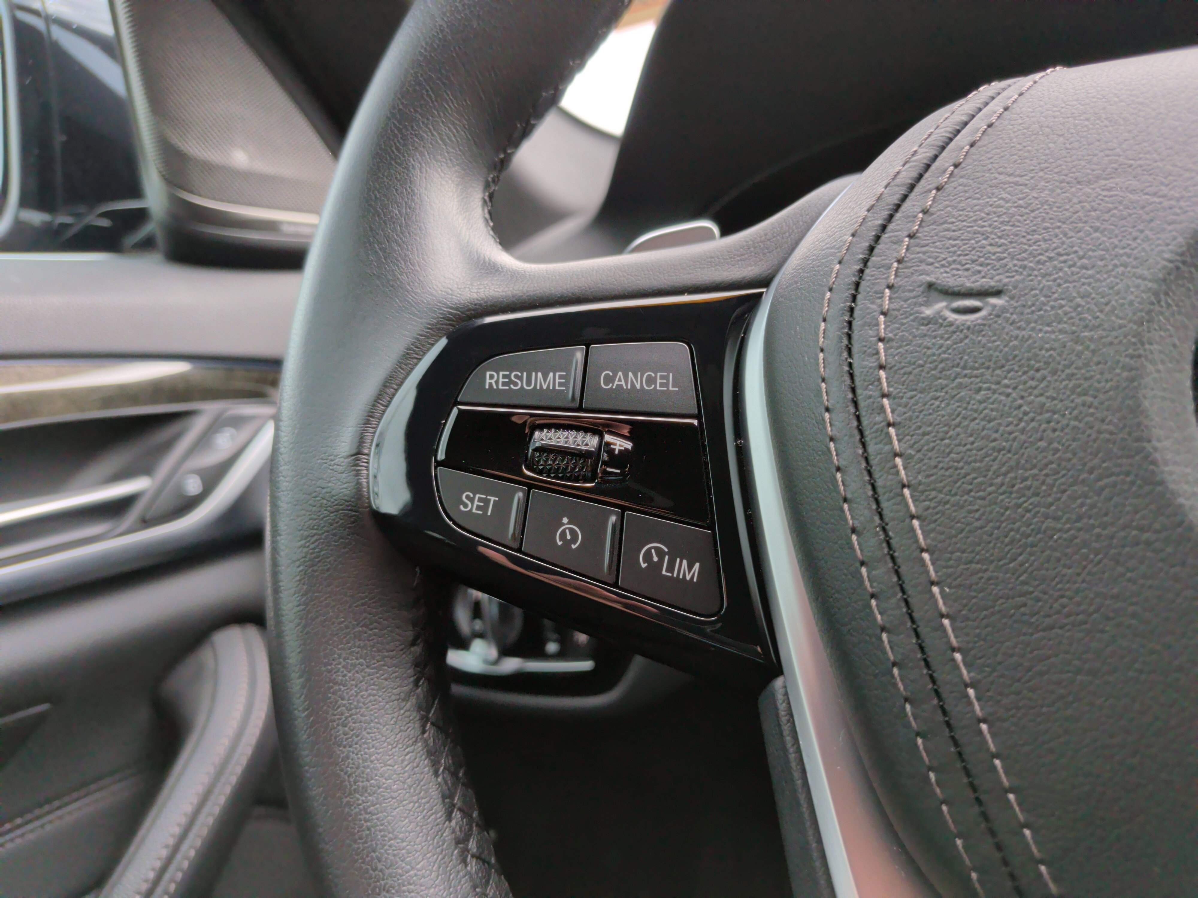 Certified 2023 BMW 530e w/ Premium Package image 21