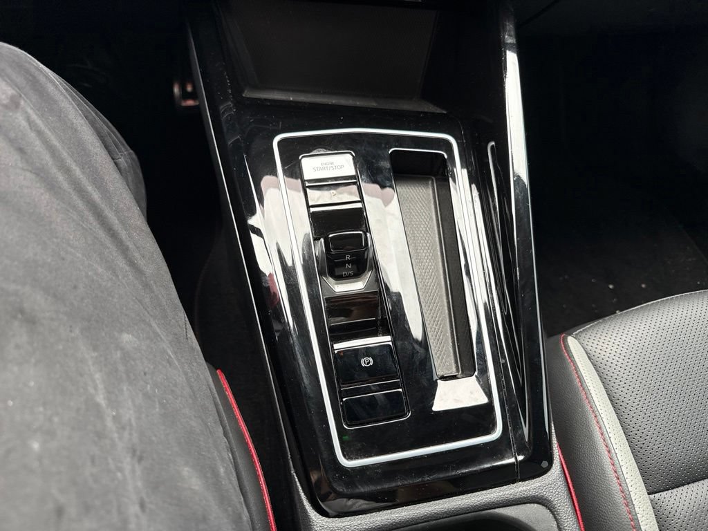 Used 2025 Volkswagen GTI SE FWD image 18