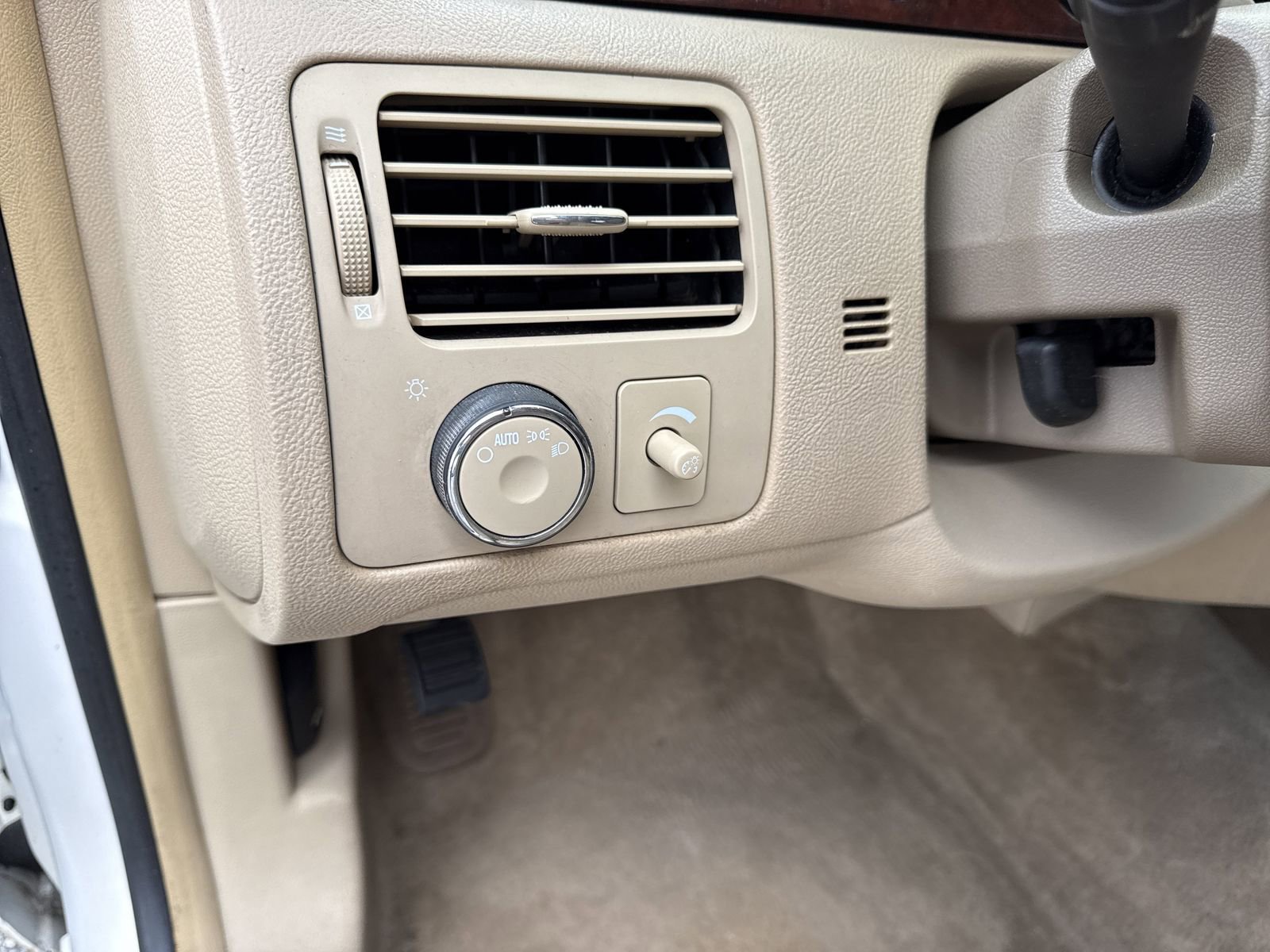 Used 2006 Buick Lucerne CXL w/ Luxury Package image 16