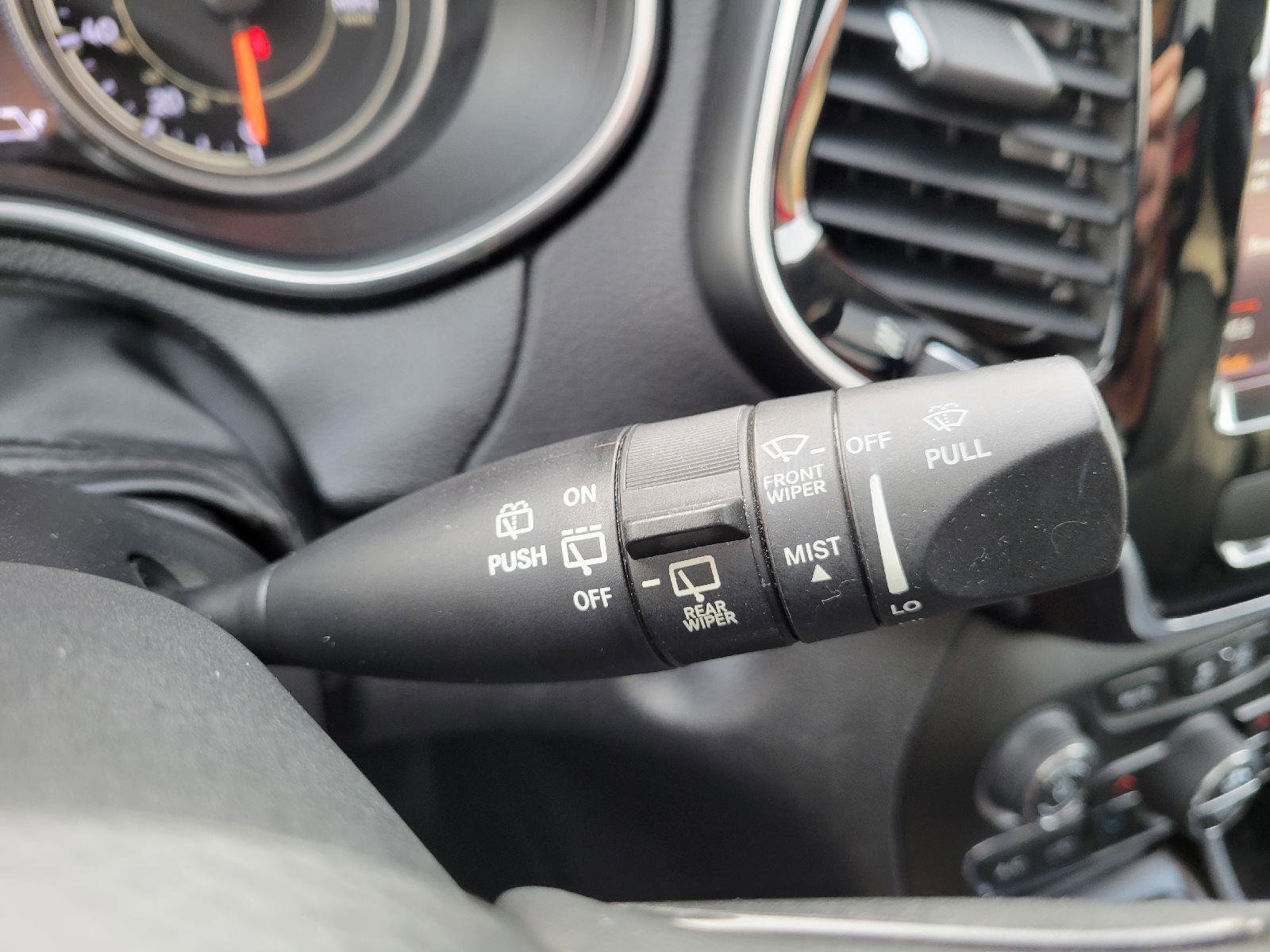 Used 2019 Jeep Cherokee Limited image 16