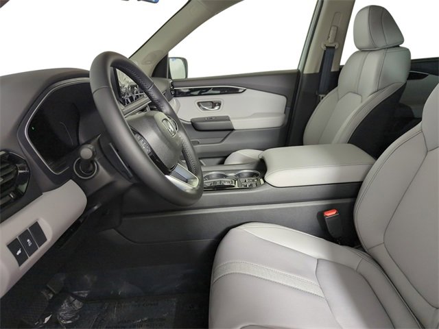 New 2025 Honda Pilot Touring image 10