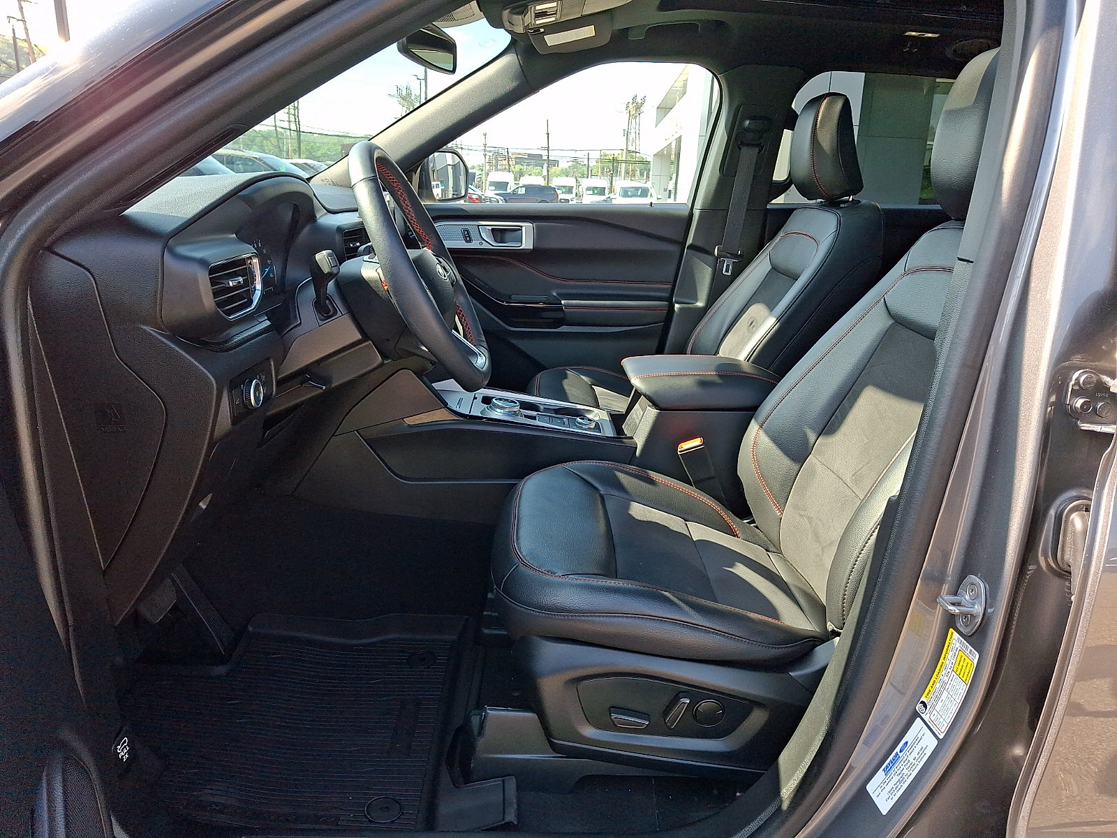 Certified 2024 Ford Explorer ST-Line w/ Class IV Trailer Tow Package AWD/4WD image 14