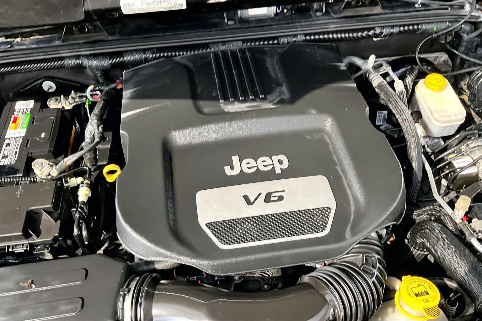 Used 2017 Jeep Wrangler Unlimited Sahara AWD/4WD image 32
