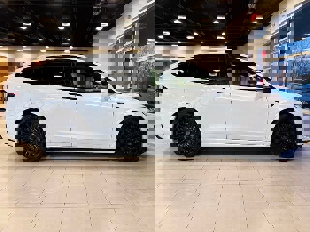 Used 2022 Tesla Model X Plaid image 16