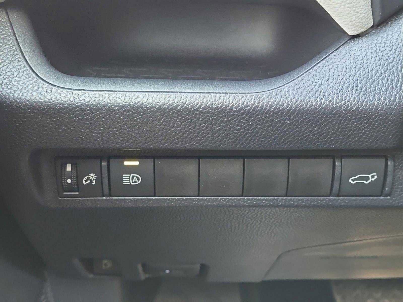 Used 2025 Toyota RAV4 XLE image 19