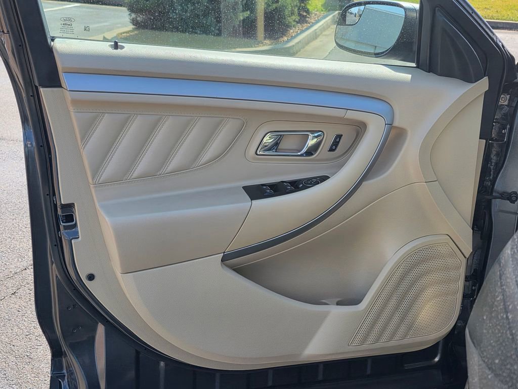 Used 2018 Ford Taurus SE image 12