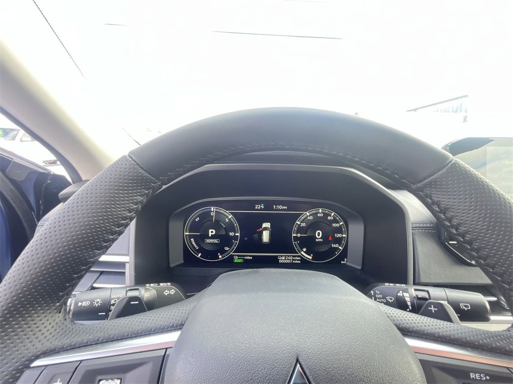 New 2025 Mitsubishi Outlander SE image 15