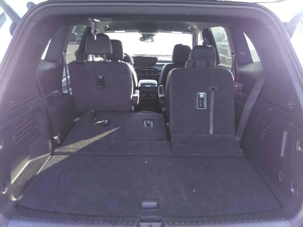 Used 2025 Buick Enclave Preferred AWD/4WD image 4