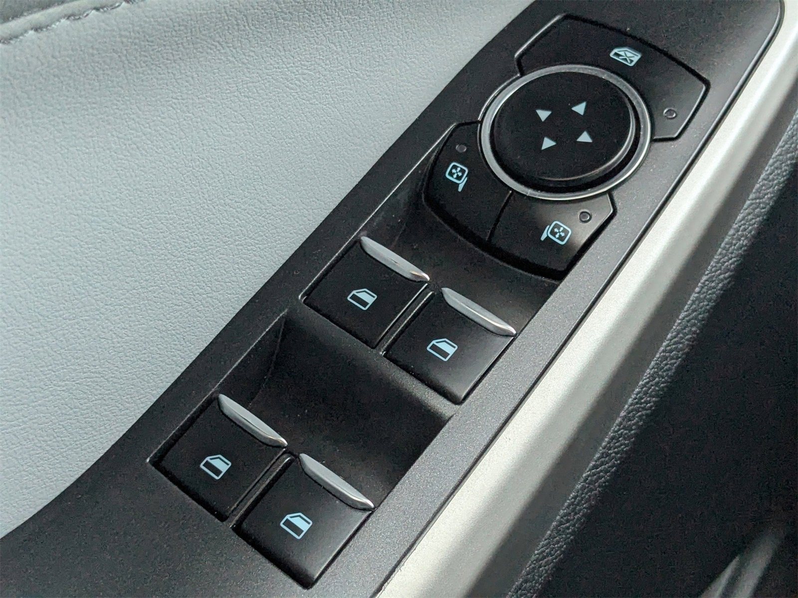 Used 2022 Ford Explorer XLT w/ Equipment Group 202A image 27