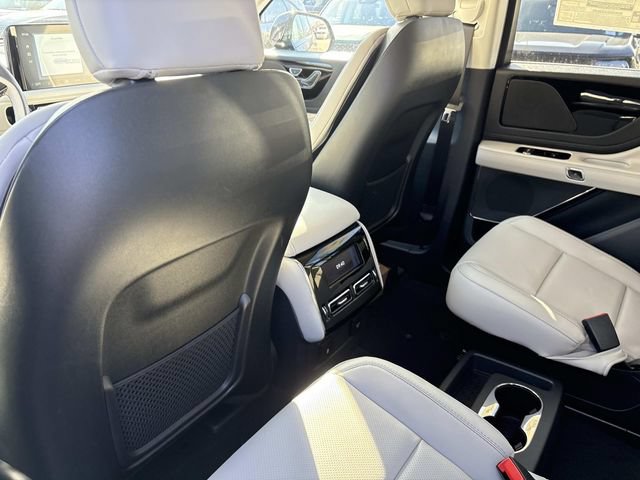 New 2026 Lincoln Aviator 2WD w/ Jet Appearance Package image 18