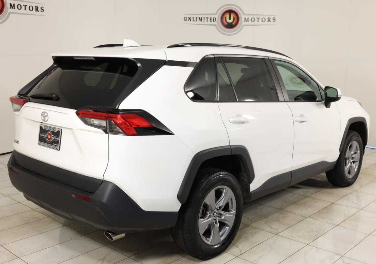 Used 2022 Toyota RAV4 XLE AWD/4WD image 3