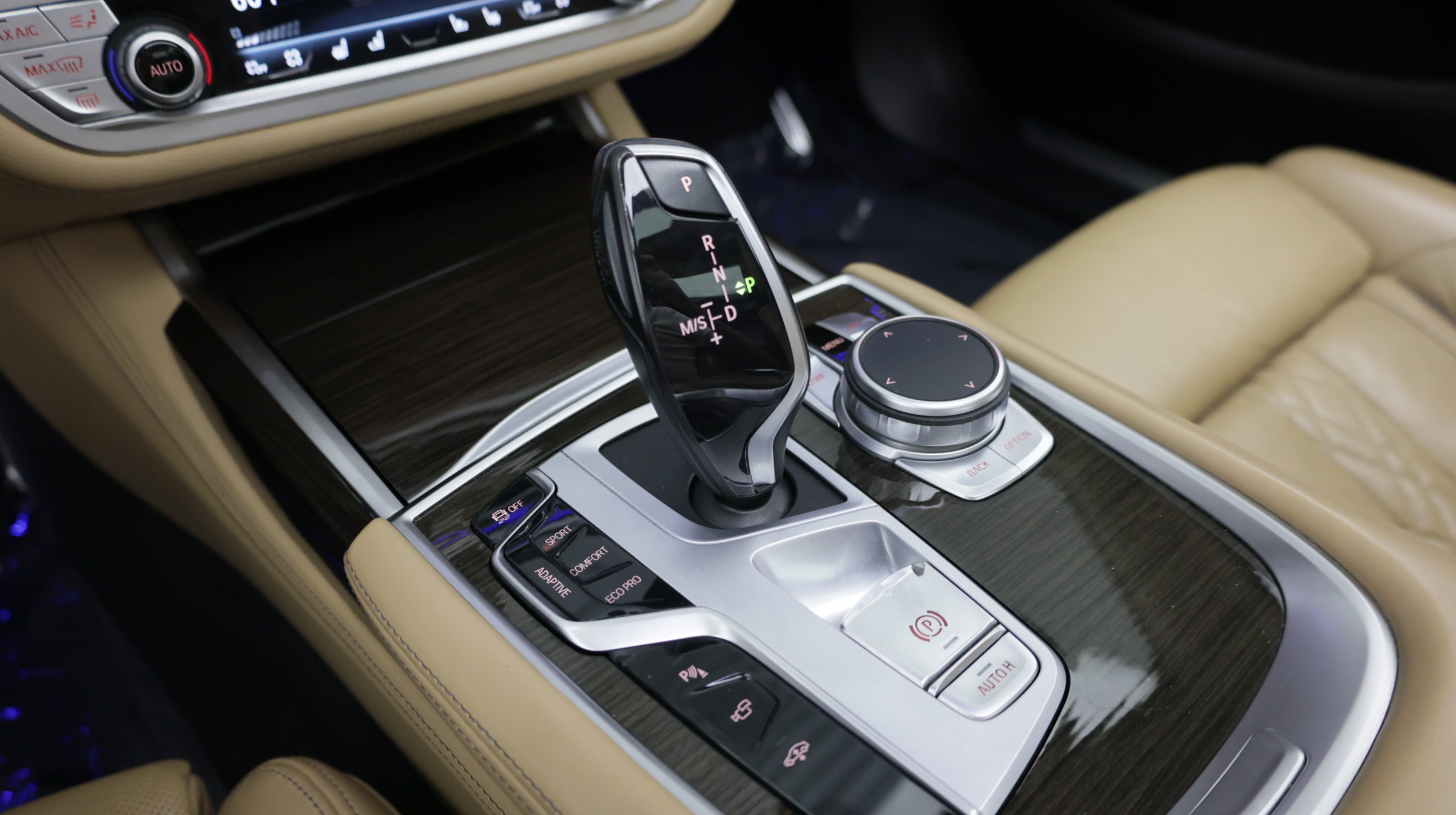Used 2022 BMW 740i w/ Premium Package RWD image 21
