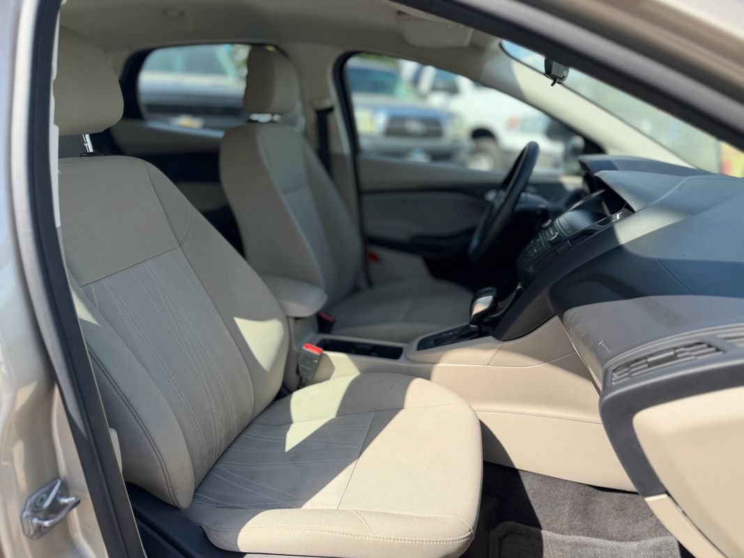 Used 2018 Ford Focus SE FWD image 5