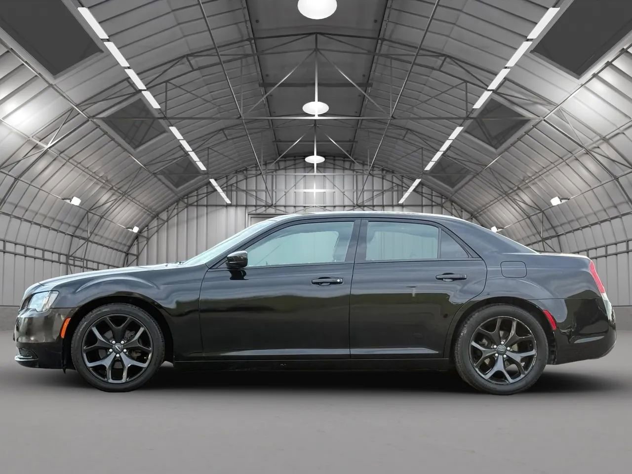Used 2021 Chrysler 300 Touring w/ Sport Appearance Package RWD image 4
