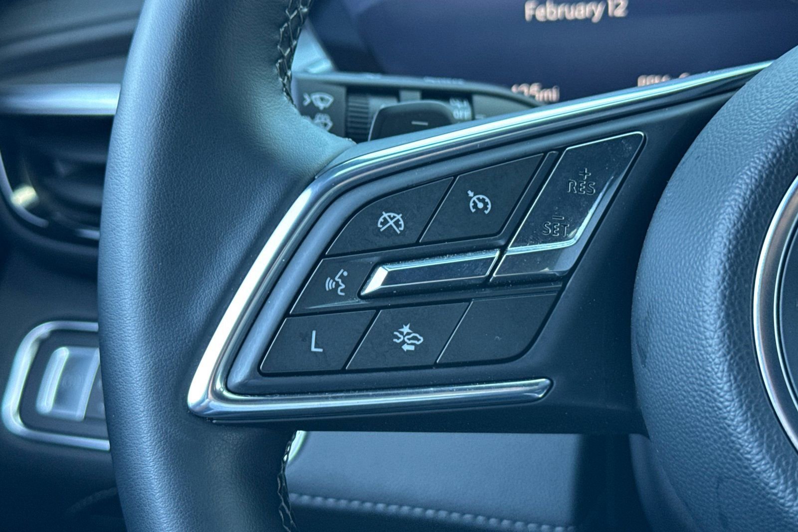Used 2025 Buick Enclave Preferred FWD image 33