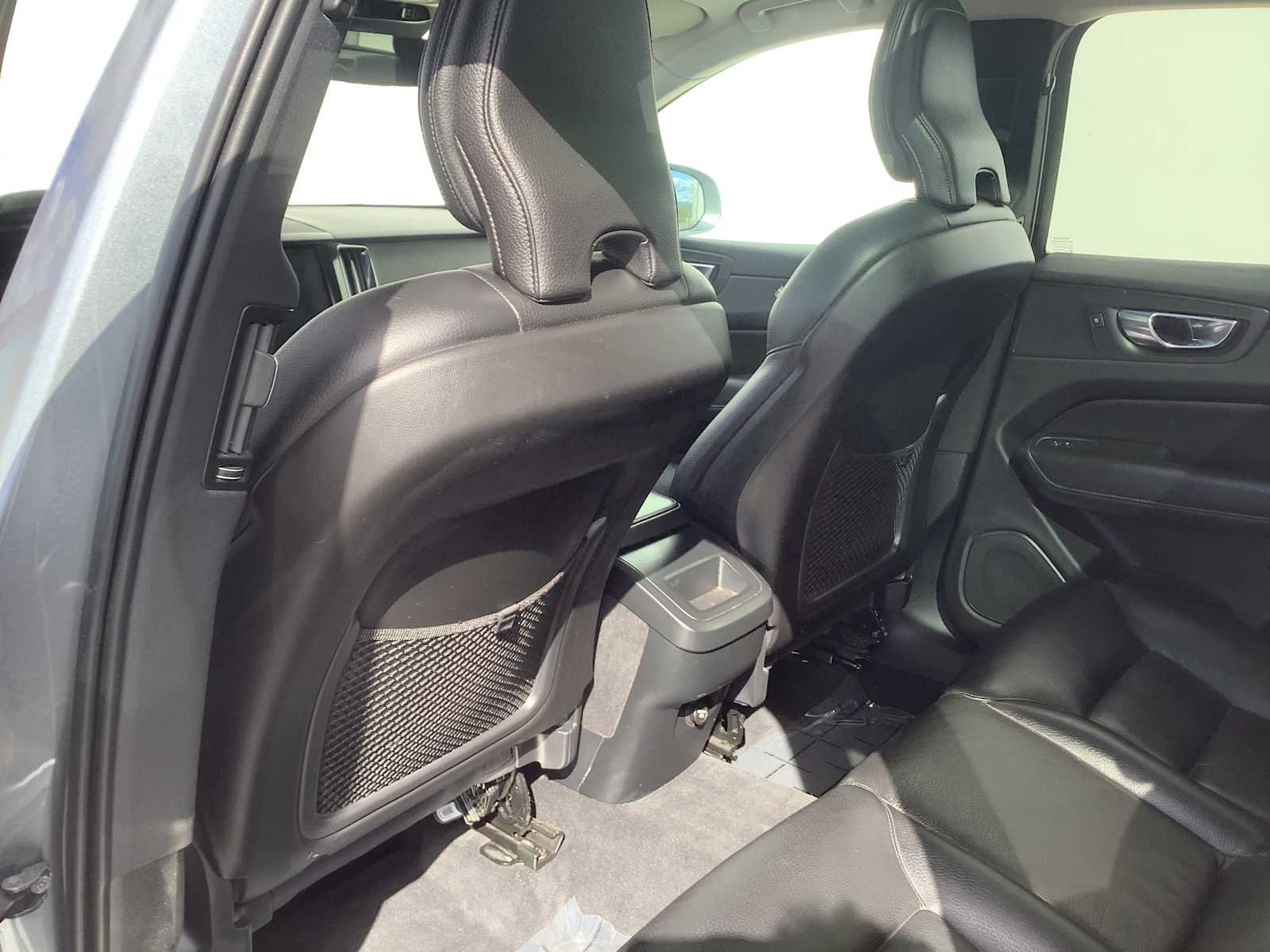 Used 2020 Volvo XC60 T6 Momentum AWD/4WD image 12