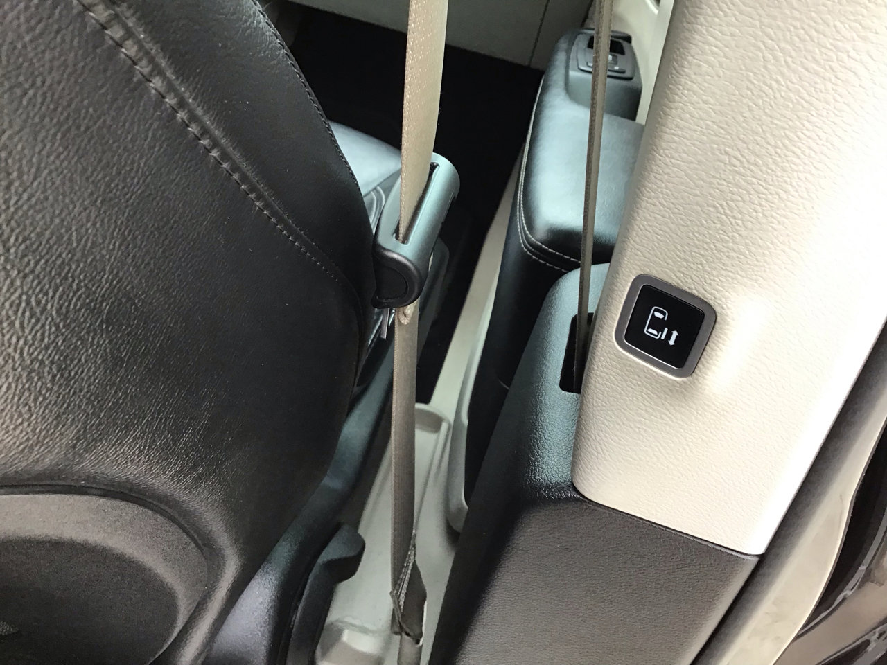 Used 2022 Chrysler Pacifica Touring-L image 48