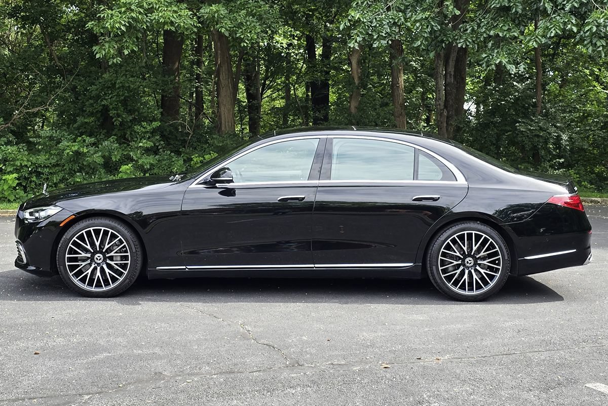 Used 2022 Mercedes-Benz S 580 4MATIC Sedan image 3