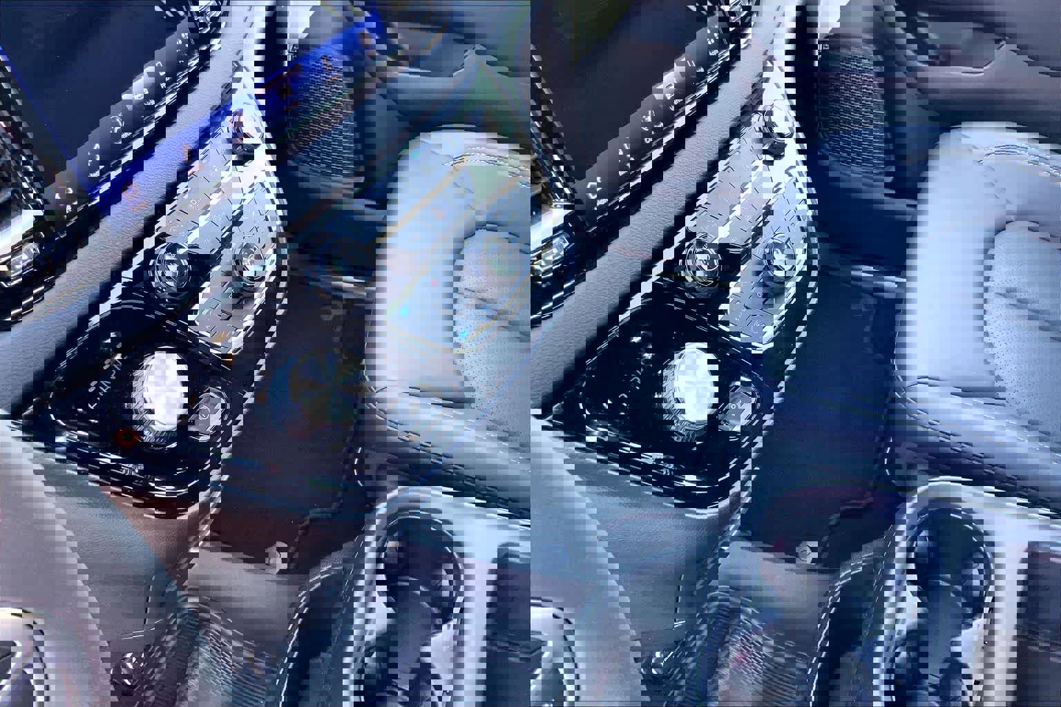 Used 2025 Chrysler Pacifica Select FWD image 17