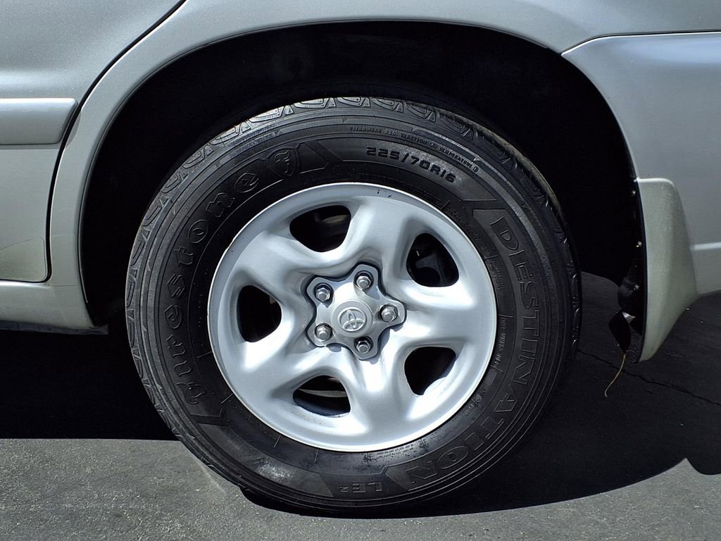 Used 2005 Toyota Highlander 2WD w/ 3rd Row image 4