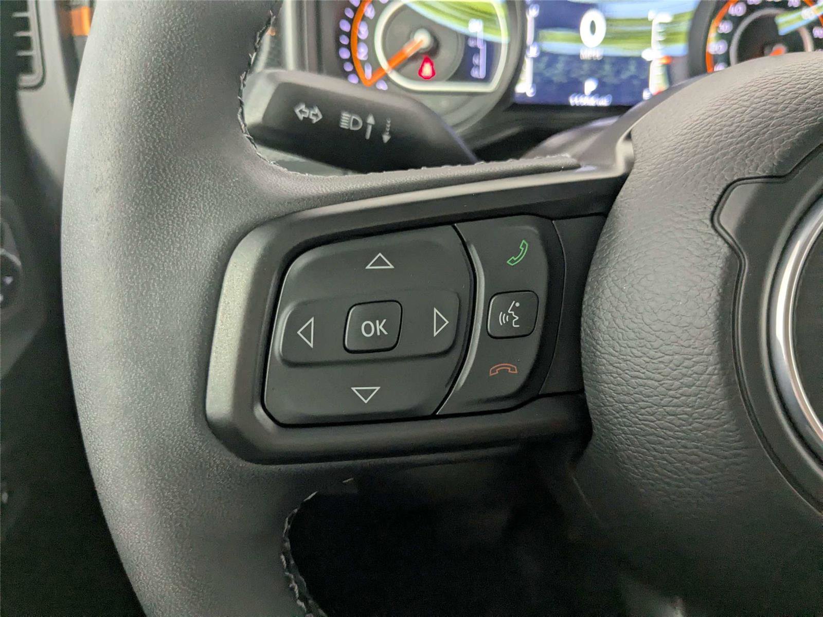 Used 2025 Jeep Gladiator Mojave w/ Convenience Group AWD/4WD image 15