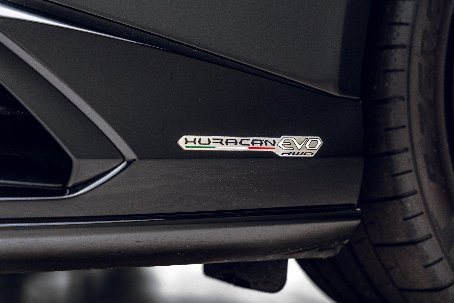Used 2021 Lamborghini Huracan EVO RWD image 15