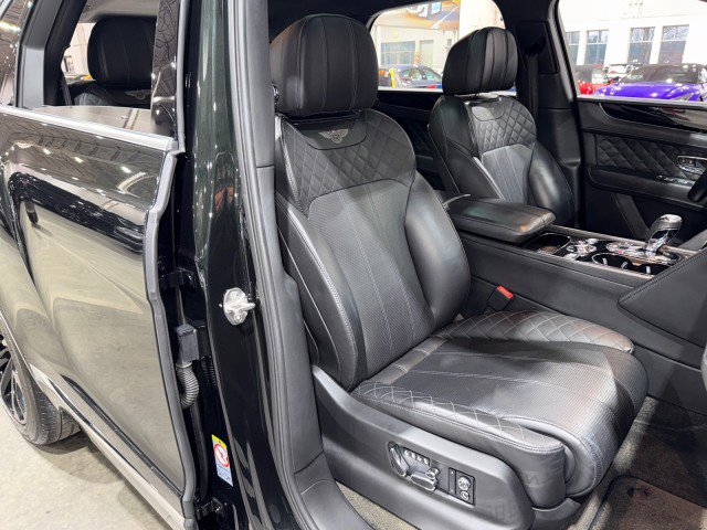 Used 2017 Bentley Bentayga image 65