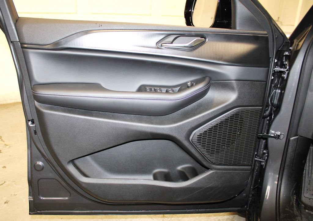 New 2025 Jeep Grand Cherokee Altitude image 26