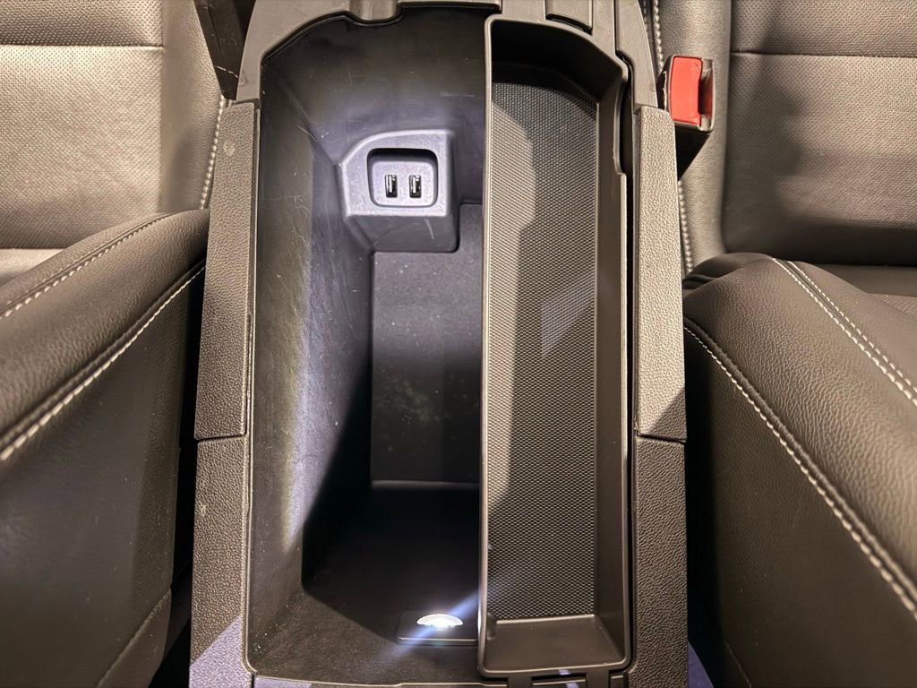 Used 2024 GMC Terrain SLT image 25