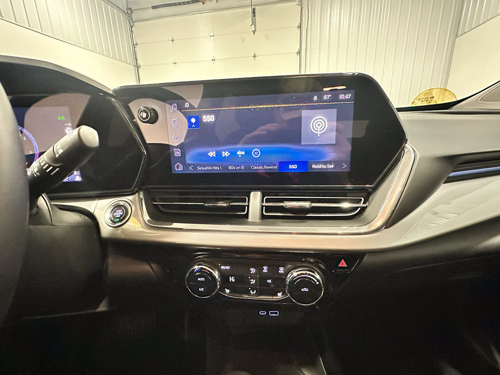 Used 2024 Chevrolet Trax LT w/ Sunroof Package FWD image 29