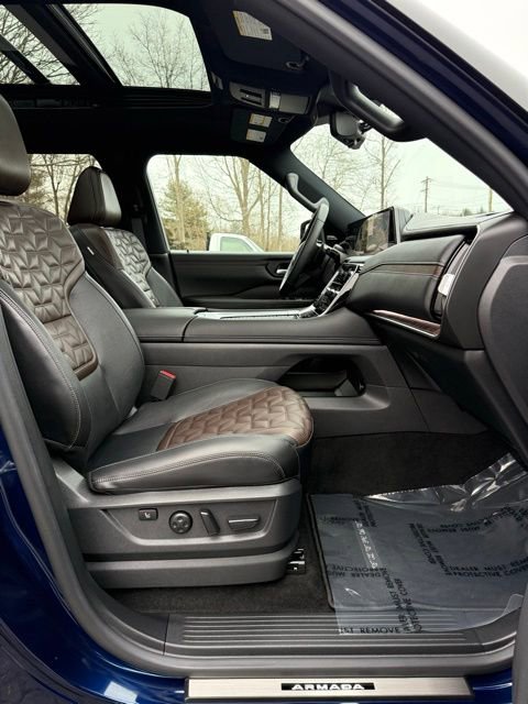 Used 2025 Nissan Armada Platinum Reserve image 19