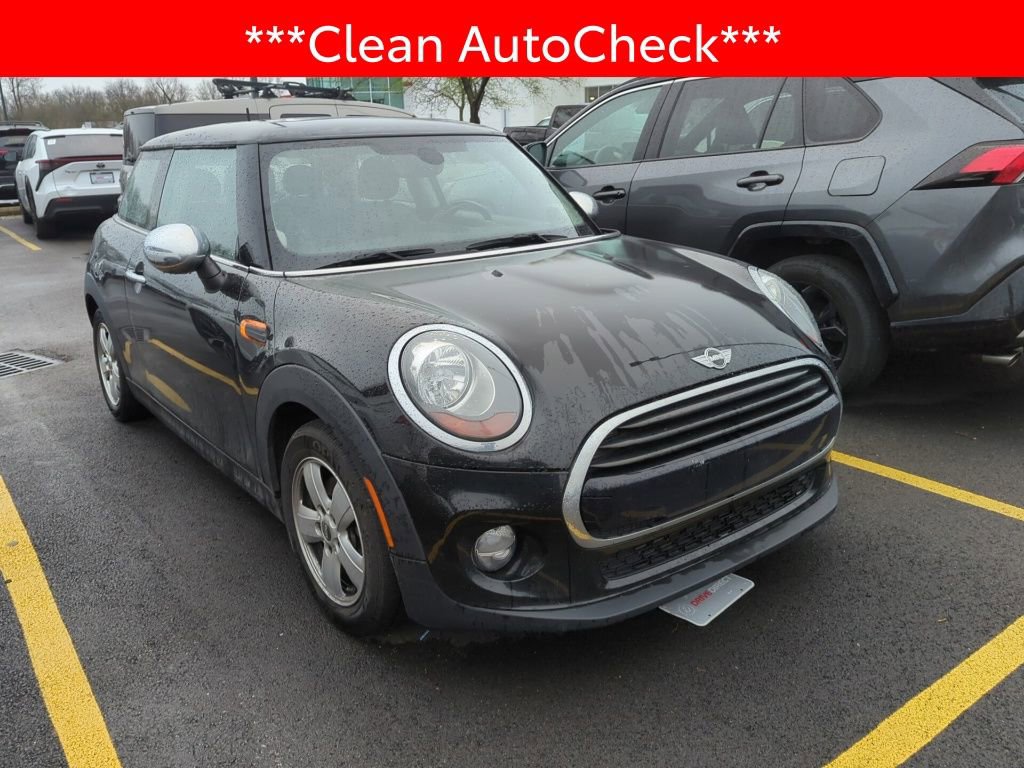 Used 2017 MINI Cooper 2-Door Hardtop image 3