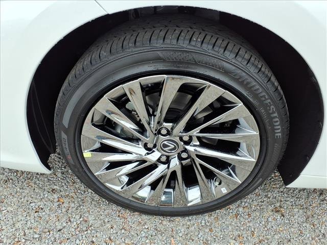 New 2025 Lexus ES 300h Ultra Luxury image 9