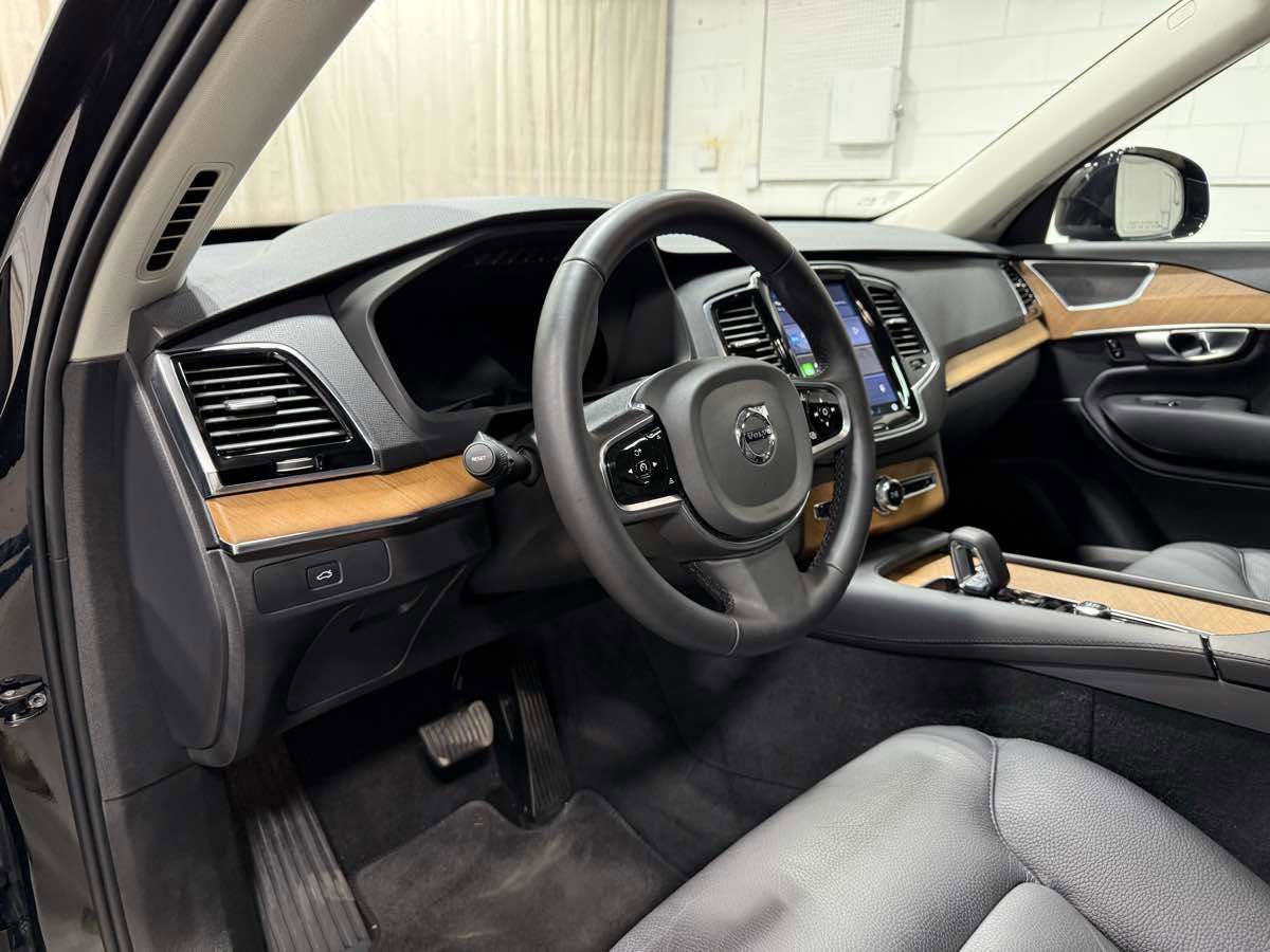 Used 2024 Volvo XC90 B5 Plus image 10