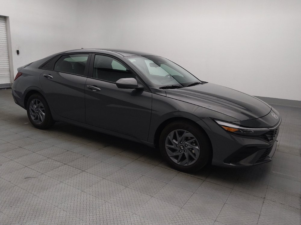 Used 2025 Hyundai Elantra Hybrid FWD image 11