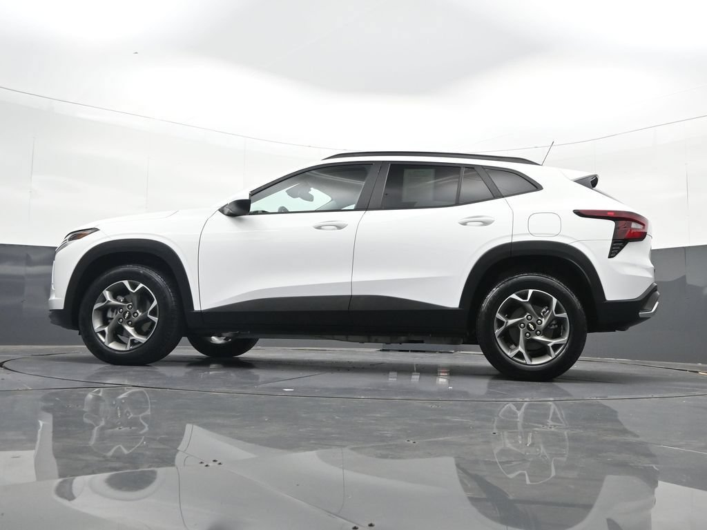 Certified 2025 Chevrolet Trax LT FWD image 30