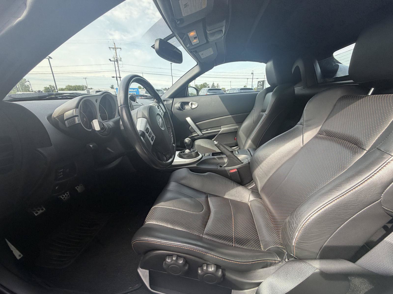 Used 2007 Nissan 350Z Grand Touring RWD image 2