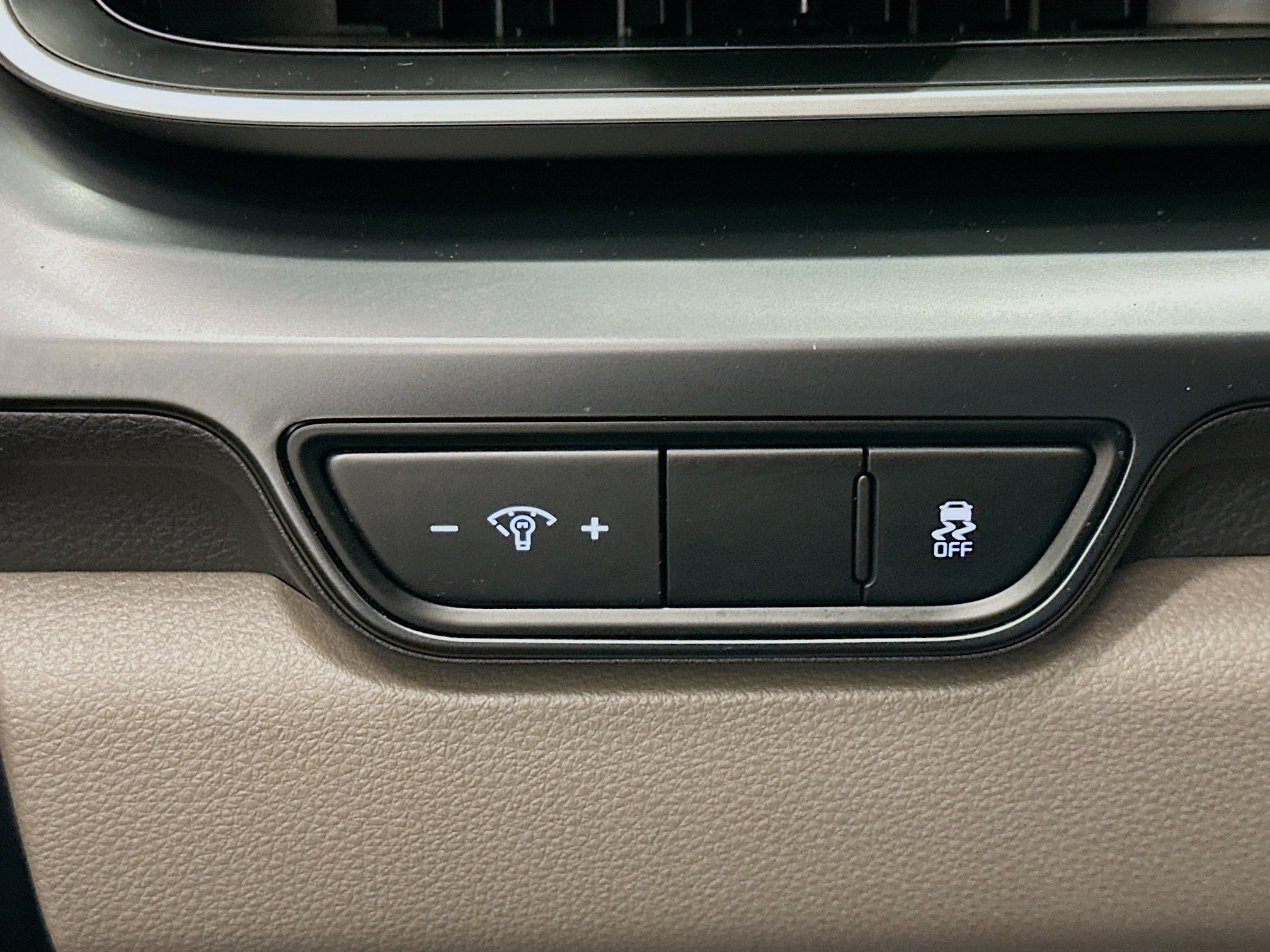 Used 2026 Kia Carnival FWD image 17