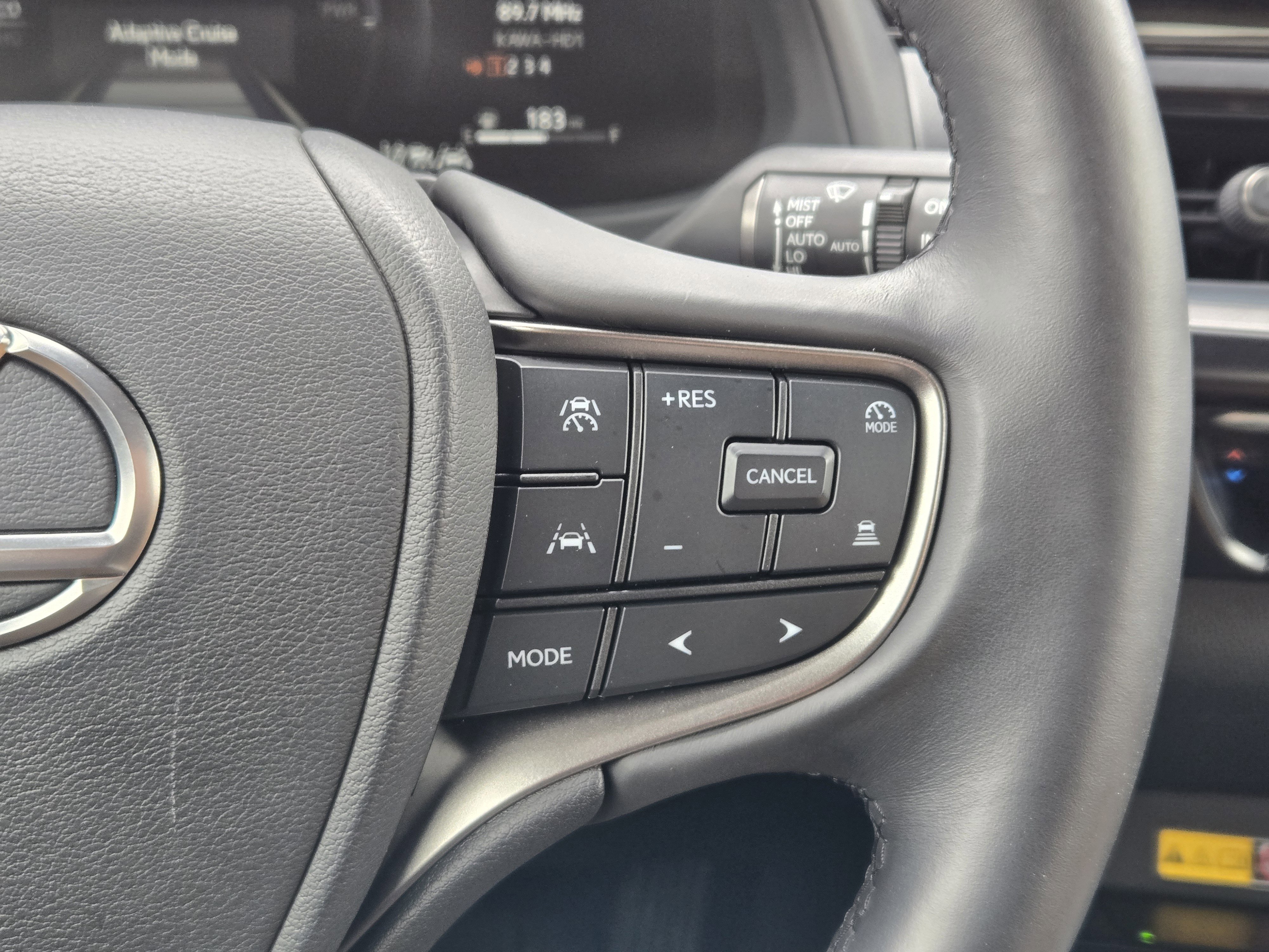 Used 2025 Lexus UX 300h FWD image 39