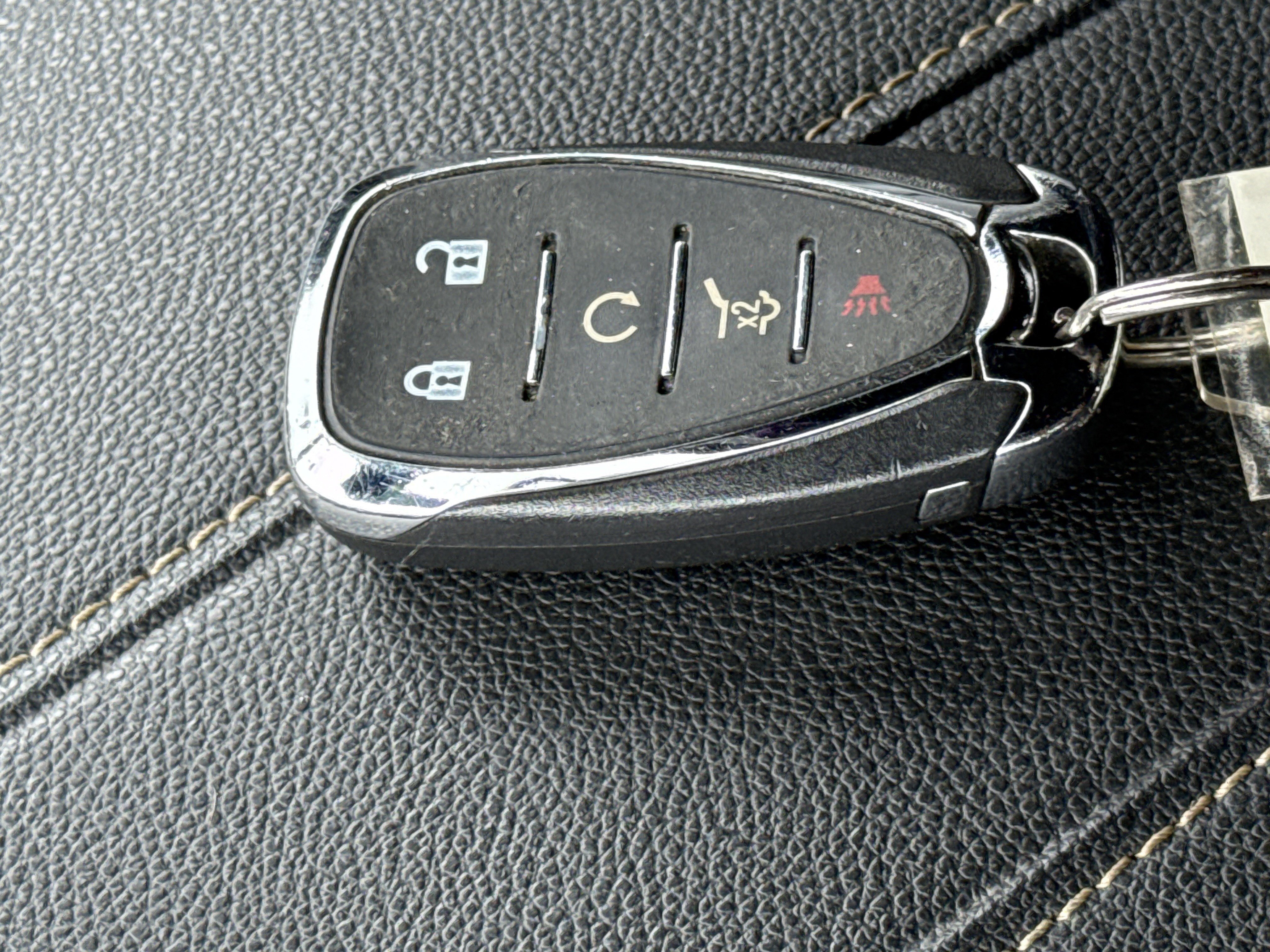 Used 2022 Chevrolet Traverse LT FWD image 35